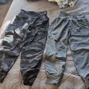 Old Navy Women's Camouflage and Gray Joggers